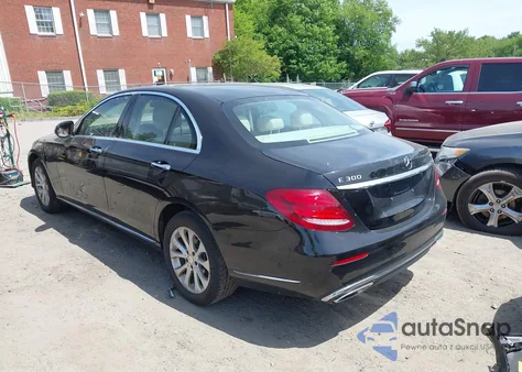 2017 Mercedes-Benz E 300 4Matic z USA, uszkodzony, nr VIN WDDZF4KB2HA126271
